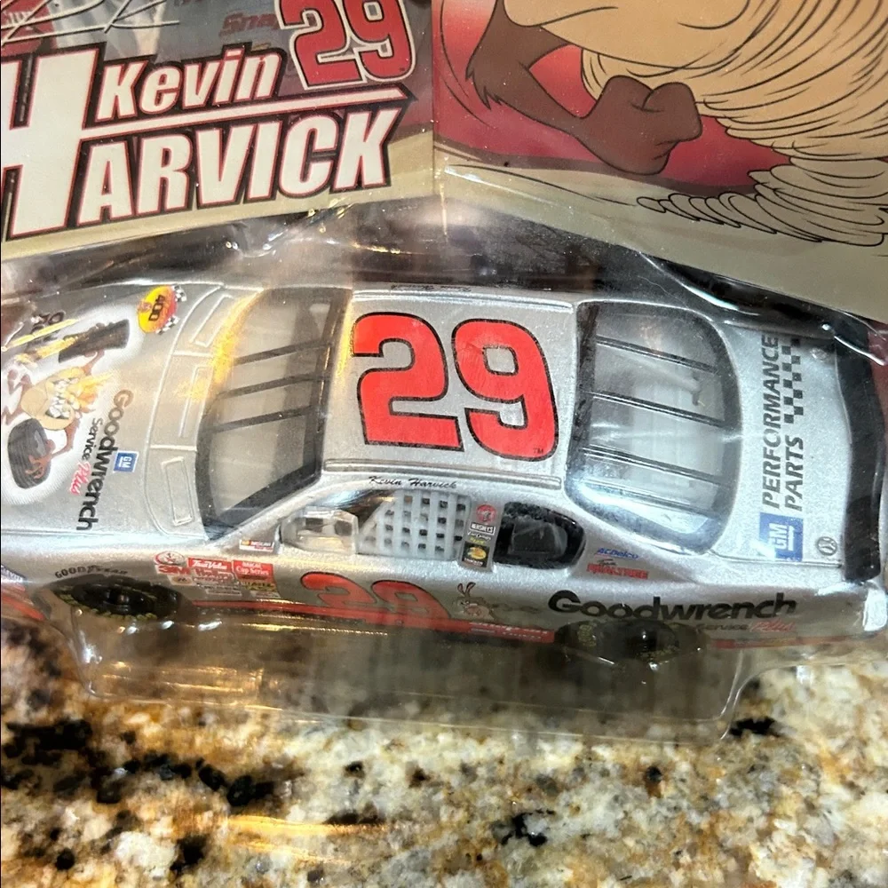 NASCAR Kevin Harvick #29 Taz Team Collector Cards with Car 1:43